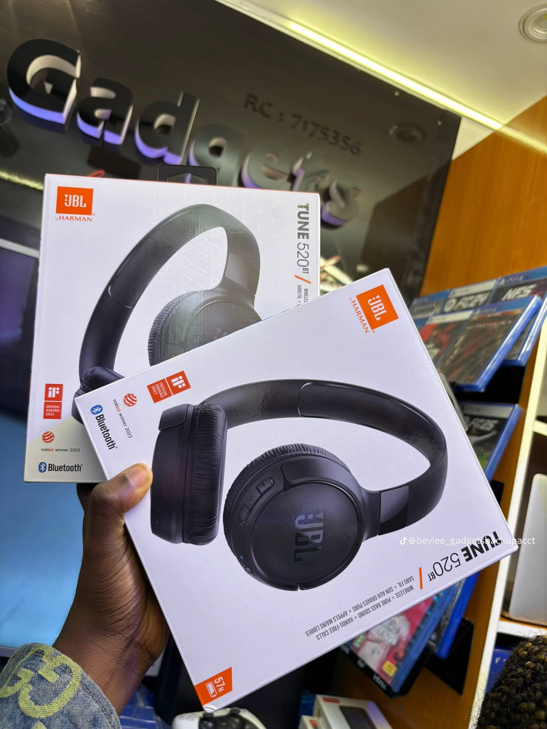 Wireless headphones (JBL)